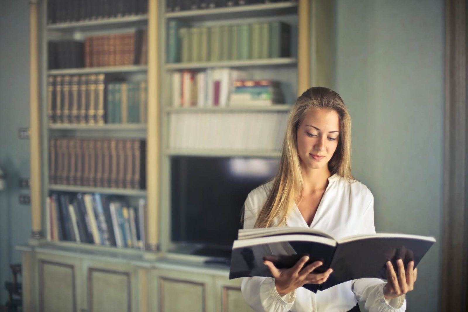 photo-of-standing-woman-in-white-long-sleeve-shirt-reading-a-3769115 (1) one on one french tutor