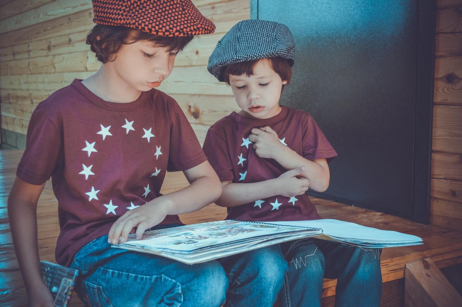 two-boys-reading-a-book-1564886 (2) (1) french business language course