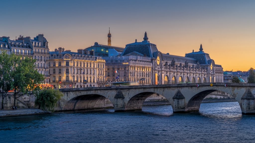 French Language Etiquette And Rules - Elite French Tutoring - French city hall paris